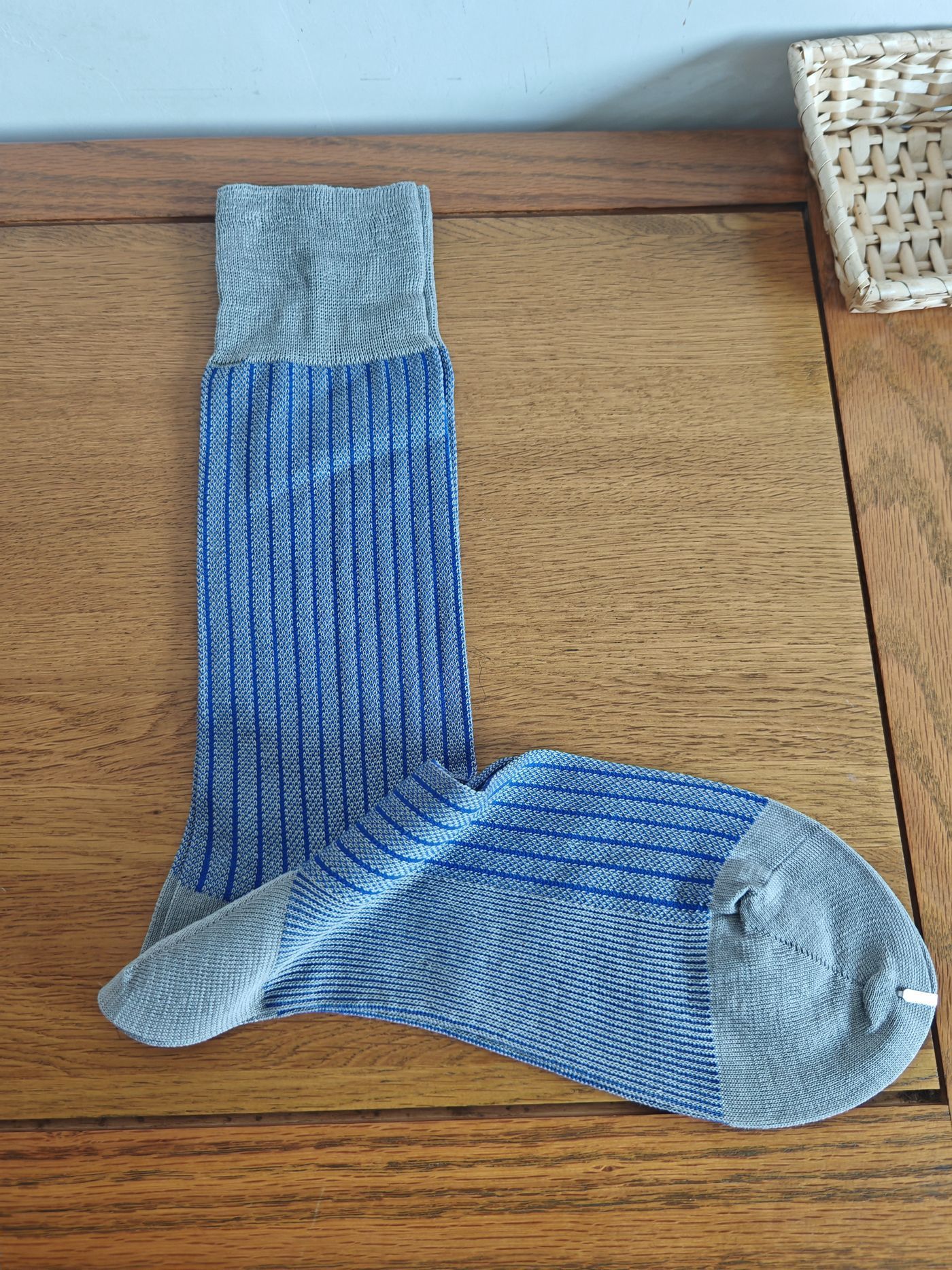gris clair bleu rayé