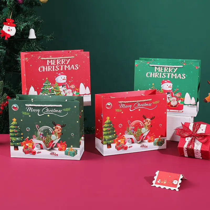 2023 venta al por mayor nuevas bolsas de regalo portátiles adornos navideños bolsas de embalaje de regalo hermosas bolsas de dulces
