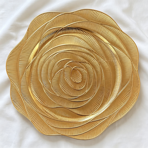 Plato de presentación de plástico con diseño de última generación, de lujo, dorado, con forma de coral y superficie martillada, para eventos y bodas, en venta. - Product Image 4