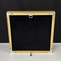 Plaque de certificat carrée en métal doré personnalisée 28,5x28,5 cm avec velours noir et plaque ronde dorée MH-FJ0034