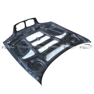 ฝากระโปรงหน้าคาร์บอนไฟเบอร์ทรง GTR สำหรับ BMW E46 ปี 1998-2001  ขัดเงาอย่างดี ผลิตด้วยวิธี Vacuum Molding สำหรับชุดแต่ง E46 - Product Image 3