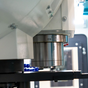 Centre d'usinage vertical CNC Fanuc de moyenne capacité BT40 pour le traitement des métaux - Product Image 4
