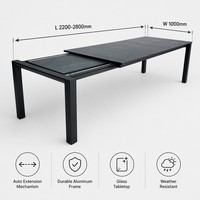Table extensible d'extérieur en aluminium avec plateau en verre trempé gris roche, légère et durable, design moderne