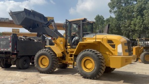 รถตักล้อยาง L105 ปี 2020 รับน้ำหนักได้ 10 ตัน เครื่องยนต์คัมมินส์ น้ำหนักเครื่อง 14,000 กก. รถตักหน้า - Product Image 4
