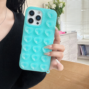 ขายส่งเคสโทรศัพท์ซิลิโคนแบบมีจุกดูดติดแน่น รูปหัวใจ สไตล์ฮิต พร้อมโลโก้สั่งทำได้ สำหรับ iPhone ทุกรุ่น - Product Image 3