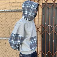 Sweat à capuche zippé oversize personnalisé avec logo, design patchwork écossais et blocs de couleur, anti-plis et anti-boulochage