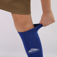 Chaussettes de football en néoprène et coton, antidérapantes, respirantes, nouveau design tendance, logo personnalisé, service OEM, légères, longues, avec grip, vente en gros