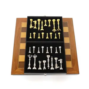 पेशेवर शतरंज निर्माता धातु शतरंज सेट रंगीन शतरंज टुकड़े के साथ तह वयस्कों और बच्चों के लिए बिसात