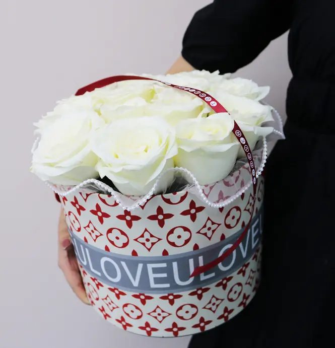 Round flower rose bouquet packaging box pink red pattern round circle circular paper gift packaging cylinder with leather handle