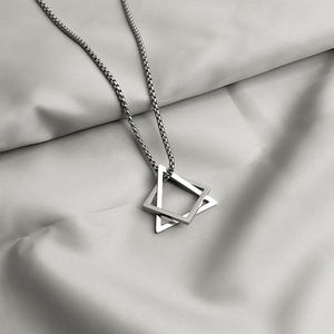 Colgante geométrico de acero inoxidable para hombre de Hip Hop, collar triangular cuadrado entrelazado para hombre, ropa informal apilable, collar de roca - Product Image 1