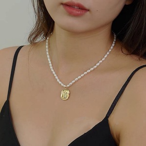 Collar de Perlas de Agua Dulce Naturales Versátiles Vintage 2023, Cadena de Clavícula Versátil de Marca Cuadrada, Nuevo Diseño de Temporada con Forma de Arroz - Product Image 5