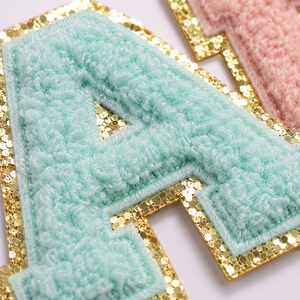 Maßgefertigte Chenille-Buchstaben-Patches mit Goldglitter-Rand, 26 Stück A-Z Alphabet Aufbügelbare Varsity-Patches für Jacken und Hoodies - Product Image 2
