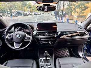 <span class=keywords><strong>BMW</strong></span> Serie 1 <span class=keywords><strong>2021</strong></span> Facelift <span class=keywords><strong>120i</strong></span> M Sport, Auto Usado con Exterior Azul, 29,000 km, Norma de Emisiones Euro VI, 100-150 CV - Product Image 4