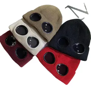 Vente en gros de nouveaux chapeaux tricotés chauds d'hiver à une manchette épais doublés lunettes de sport en acrylique bonnets à rayures chapeau d'hiver chaud