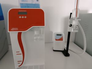 Machine à eau ultra pure de laboratoire utilisant une filtration avancée et une surveillance continue pour garantir une eau de haute qualité constante - Product Image 2