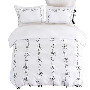 Set di copripiumino a tema romantico europeo americano nero bianco Cross-Border Bowknot in poliestere biancheria da <span class=keywords><strong>letto</strong></span> esclusiva per la casa - Product Image 1