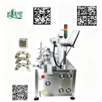 Machine laser à fibre 60W pour codes de traçabilité GS1 DataMatrix sur tôle d'acier inoxydable avec lecture de codes, collecte de données et rejet des pièces défectueuses