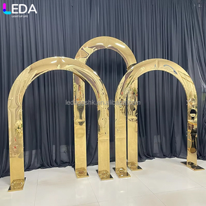 ชุดตกแต่งเวทีงานแต่งงาน LEDA โครงเหล็กสแตนเลสสีทองเงา ชุดสามชิ้น ฉากหลังโลหะแบบกระจก - Product Image 1