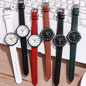 Montre à bracelet en cuir pour homme, très tendance, avec calendrier simple, mouvement à quartz, étanche, personnalisée et simple. - Product Image 6