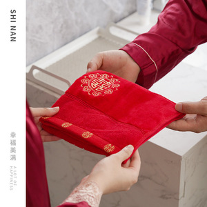 Serviettes en coton pur rouge 75x35 cm brodées Double Bonheur Cadeau de mariage Fabriqué en Chine - Product Image 2