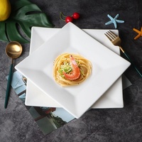 Vente en gros Assiettes à steak plates carrées de fruits en céramique blanche pure de 8 à 12 pouces Vaisselle jetable au design occidental pour hôtels