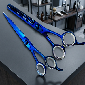 Ciseaux de coiffure professionnels en acier inoxydable 4Cr13 avec revêtement couleur titane, manche court pour droitiers, 6 pouces, étui argenté - Product Image 5
