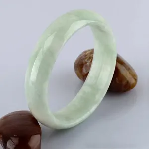 Großhandel Werbe Schöne Grüne Stein Armbänder Hohe Qualität Abgerundete Natürliche Stein Jade Armreif Grün