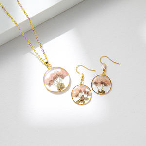 ต่างหูแบบห้อยประดับดอกไม้แห้งแท้ ชุดสร้อยคอพร้อมจี้เรซิ่นสำหรับผู้หญิง - Product Image 1