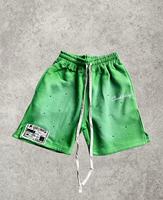 Shorts en molleton de coton dégradé teint par immersion avec strass épars et patch en papier pour un streetwear unisexe d'été