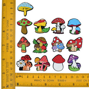 Breloques de chaussures en forme de champignons colorés en gros avec des motifs de forêt magique, épingles en PVC sur le thème des champignons assorties pour la décoration de sabots - Product Image 3