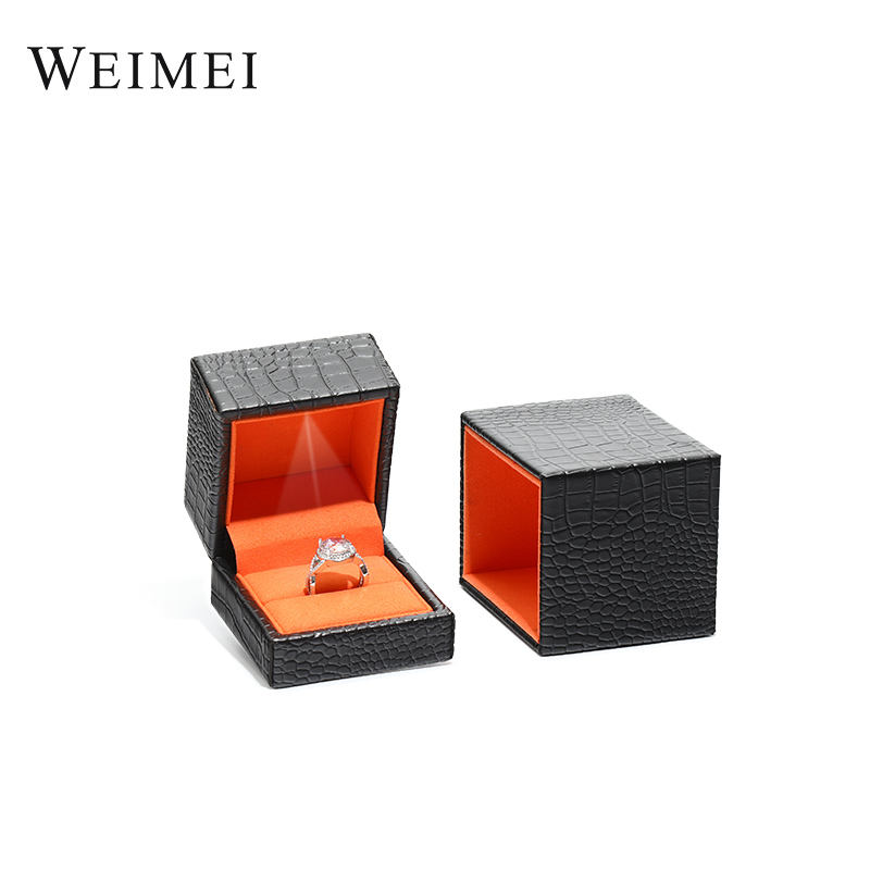 Boîte menée d'anneau