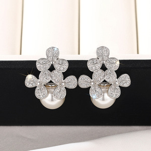 Orecchini a Fiore Stile Perla per Donne, Eleganti Gioielli Floreali alla Moda - Product Image 2