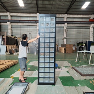 Parete Divisoria Moderna in Vetro con Cornice Metallica Nera Opaca, Schermo Privacy in Vetro Traslucido per Ville e Decorazioni Commerciali - Product Image 1