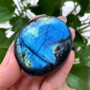 Wholesale Labradorite Palms <b>Crystal</b> Gift Oval Home Decoration Mascot Energy Healing Engraving Other <b>Crystal</b> Crafts - Product Image 6