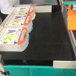 Sistema de troquelado de cartón automatizado HXDC300, máquina de postproducción de cubierta de forma <span class=keywords><strong>singular</strong></span> perforadora de libros para niños - Product Image 6