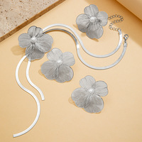 Ensemble de bijoux collier, boucles d'oreilles et bague de style hyperbole tendance, alliage fleur avec perle, pour les fêtes des femmes