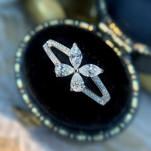 Anello a Farfalla in Stile Coreano con Pietra Brillante, Gioiello da Dito Elegante e Trendy per Donne - Product Image 1