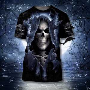Maglietta Gotica Grim Reaper con Scheletro, Teschio Scuro e Ali di Pipistrello - T-shirt Horror di Halloween per Appassionati Goth, Stile Spaventoso - Product Image 1