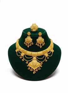 Collier sautoir plaqué or 24 carats, plaque décorative plaquée or avec finition élégante, conçu pour la mode élégante et moderne - Product Image 4