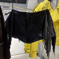 Shorts en daim noir rétro streetwear taille haute avec franges style western pour festivals et soirées