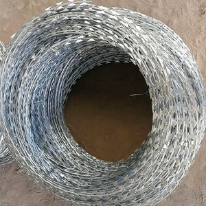 גדר תיל קרוס עמיד וחזק במיוחד מגולוון בחום בצבע כסף, אבטחה מקסימלית נגד טיפוס - Product Image 4