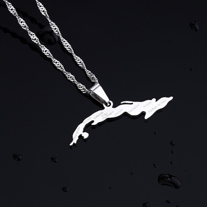 Venta al por mayor <span class=keywords><strong>Cuba</strong></span> Mapa Cadena Collares Acero Inoxidable Plata 18K Chapado en Oro <span class=keywords><strong>Cuba</strong></span> Bandera Mapa Colgantes Collares para Mujeres Hombres - Product Image 3