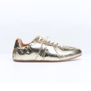 Zapatillas Deportivas de Mujer con Cordones, Estilo Clásico, de Cuero, Tendencia de Moda 2025, Inspiradas en el Dorado, con Suela de Goma - Product Image 1