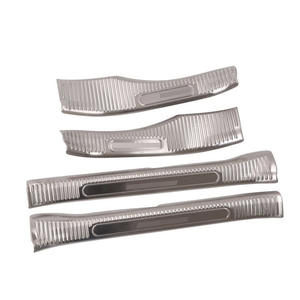 Autocollants <span class=keywords><strong>de</strong></span> décoration <span class=keywords><strong>de</strong></span> carrosserie pour 2020 Corolla Cross avec protection arrière intégrée <span class=keywords><strong>Barre</strong></span> <span class=keywords><strong>de</strong></span> <span class=keywords><strong>seuil</strong></span> d'aile <span class=keywords><strong>de</strong></span> queue externe Pièces modifiées - Product Image 5