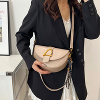 Nouveau Sac Bandoulière Semi-Circulaire de Designer 2026 de Haute Qualité avec Décoration Corde Suspendue, Sac à Main Femme à Bas Prix