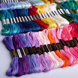 50 개/가방 8m 자수 실 폴리에스터 크로스 스티치 용품 도매 자수 실 레이온 자수 치실 - Product Image 1