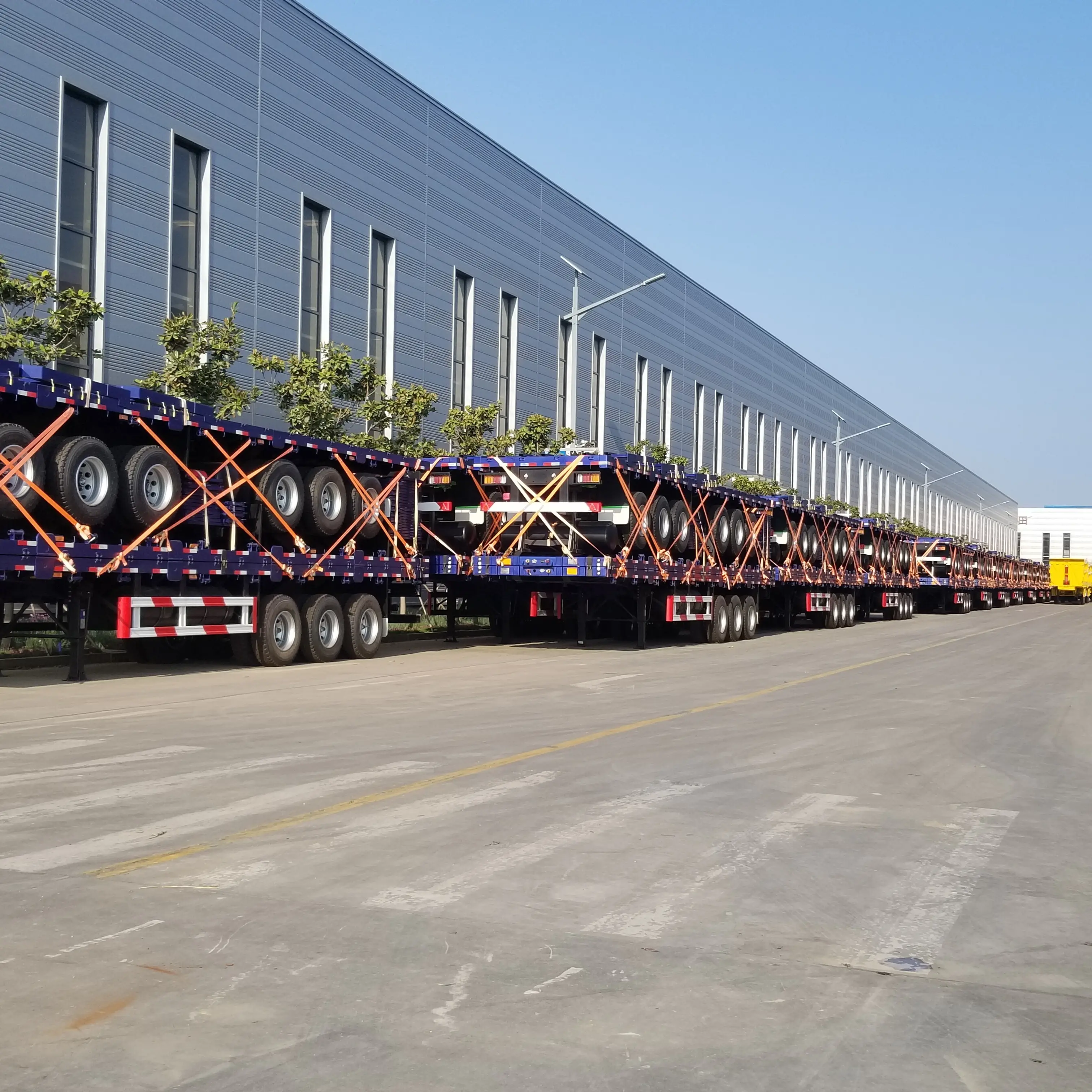 JUTONG Factory 2024 Export 3 Axles 20ft 40ft Container Transportation 60-100Tons Flat Bed Flatbed Truck Semi Trailer