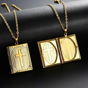 Collier pendentif médaillon porte-photo en acier inoxydable pour hommes et femmes, forme livre, motif croix, ouvrable, bijou commémoratif, cadeau - Product Image 1