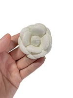 Haut de gamme plaqué argent petit parfumé Gertrude fleur camélia broche broches brillant tissu pince à chaussures accessoire de mode pour les enfants