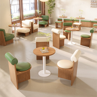 Ensemble de mobilier de café : Table ronde en bois, chaise rembourrée avec appui-tête à roulettes, banquette murale pour salon de thé